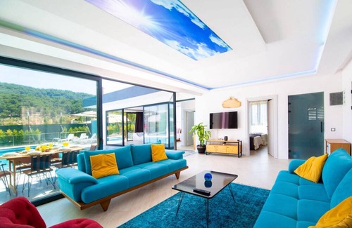 Sarıbelen Villa | Dreamy Villa with Private Pool and Jacuzzi in Kas