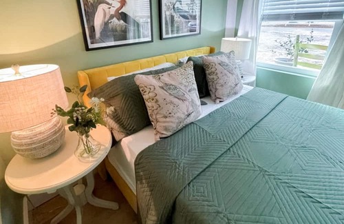 Navarre Cabaña | Adorable, fully-equipped coastal cabana near beaches with outdoor grill terrace