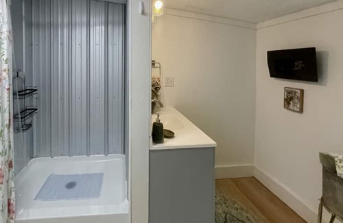Navarre Cabaña | Adorable, fully-equipped coastal cabana near beaches with outdoor grill terrace