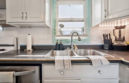 Mayfield Heights Casa | Colorful and Charming 3b 1b