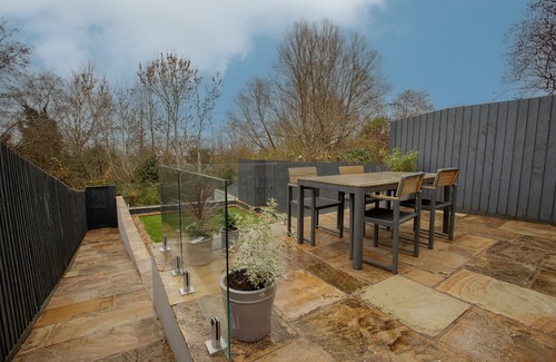 Caerphilly Casa | 82 Van Road, Caerphilly 3 Bed