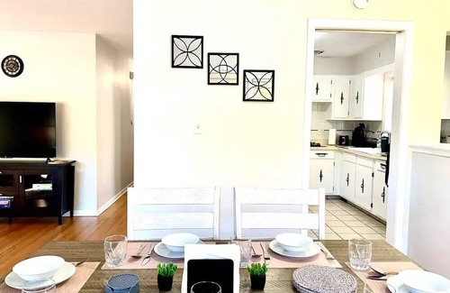 Elmhurst Casa | NEW - 5 mins from Elmhurst Uni - Elmhurst Hospital - Pet Friendly