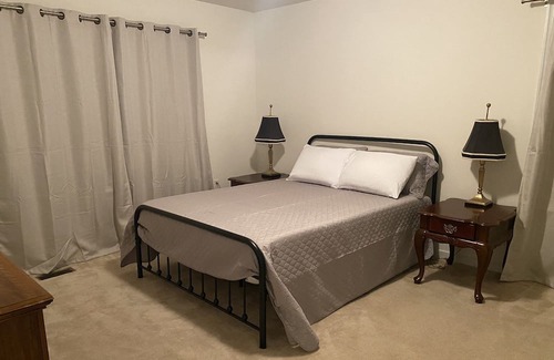 Stafford Casa | Cozy Home in quiet neighborhood. Dog friendly, with fenced backyard.