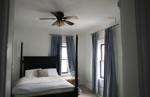 Lowell Otro | Historic Country Home with Hot Tub