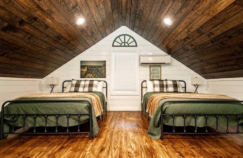 Newnata Cabina | Luxury Lakefront Cabin