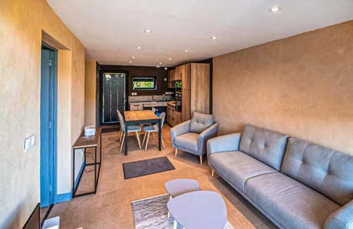 Marcoux Apartamento | This beautiful and modern vacation home welcomes you with a breathtaking mountain view.