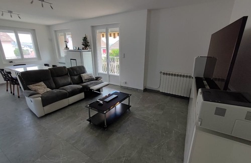 Bellerive-sur-Allier Apartamento | Apartment 'Petite Maison - 70m2' with Balcony and Wi-Fi