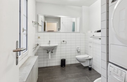 Dietikon District Apartamento | Double Bed and Bunks for Your Comfort