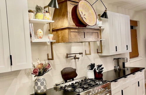 Sloan Lake Casa | Gorgeous remodeled Bungalow with front and backyard space- walk to restaurants!