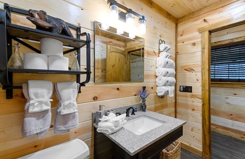 Smithville Cabina | Homey 2 BR Cabin