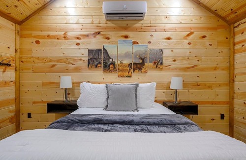 Smithville Cabina | Homey 2 BR Cabin