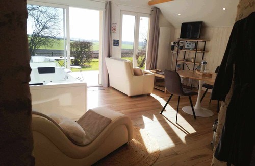 Courgains Casa | La Suite Bucolique Avec SPA Privatif, Idéal Pour une Pause Détente