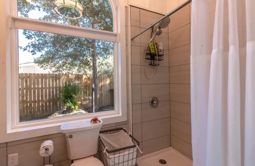 Fort Walton Beach - Destin Casa | Bay View, Fur Babies Welcome, Enclosed 8' privacy fence, minutes to the Beach