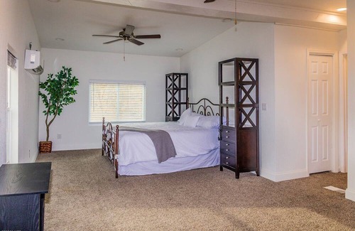 Kansas City Casa | 10 minutes to Kansas City downtown! Family size cabin, with game room & deck