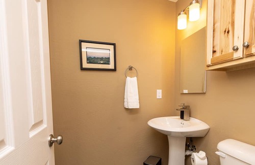 Prescott Casa | *Newly Listed *Walk to Watson Lake *Firepit *BBQ Grill