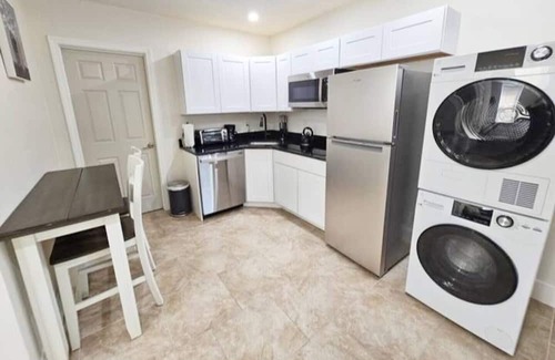 Mattapan Apartamento | Newly Built Cozy 1-BR Lower-Unit Apt Near Downtown