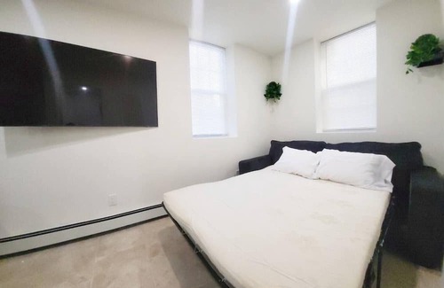 Mattapan Apartamento | Newly Built Cozy 1-BR Lower-Unit Apt Near Downtown