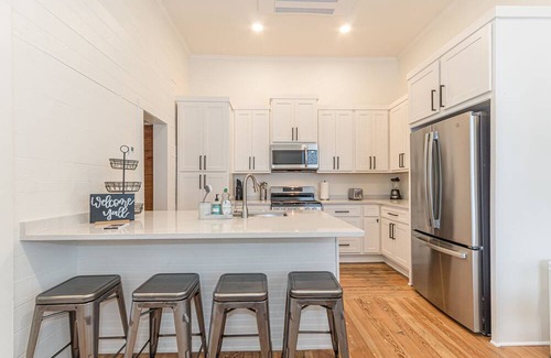 New Braunfels Casa | Fully-restored 1850s German Home in Downtown New Braunfels - B