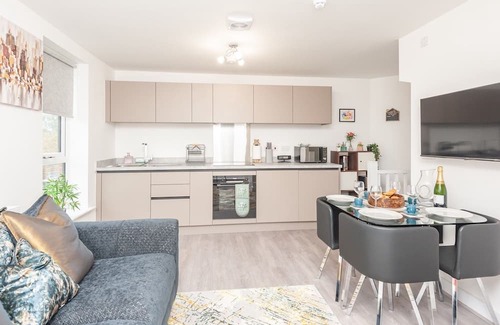 Chapeltown Casa | Pass the Keys | Modern Haven with Juliet Balcony