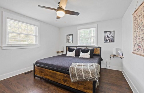 Charlotte Casa | Secret Room I King Bed w/ Hot Tub & Fire Pit