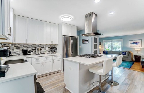 Ashbrook - Clawson Village Casa | Poolside Bungalow w/ Fire Pit Fun | Luxe King Suite
