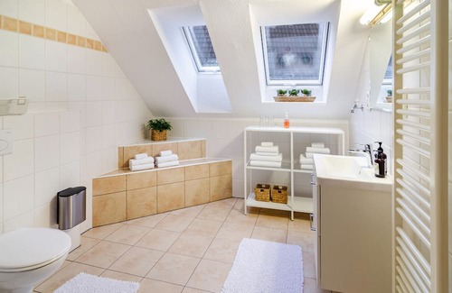 Rustersiel Apartamento | Apartment 'Ferienwohnung Kornspeicher 80qm' with Wi-Fi