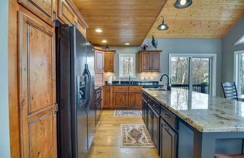 Pedlars Edge Casa | Wintergreen Resort Home: Close to Slopes & Trails