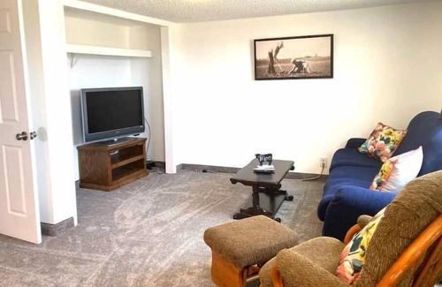 Beaver County Casa | Farmhouse Upstairs Apartment