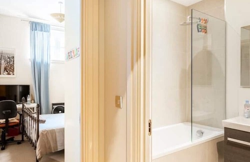 North Richmond Casa | Perfect Richmond Super Host. Three Private Rooms.