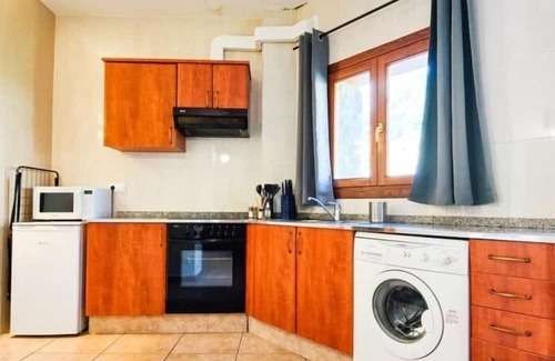 Ransol Apartamento | Charming studio by the river. 2 beds+Smart TV+wifi