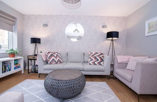 Ludwel Casa | Elegant Ludlow Haven: 4Bed Ultimate Tranquility
