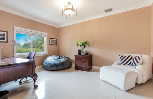 Southwest Ranches Villa | Beautiful Spacious 3 bed Home on an acre lot in South Florida