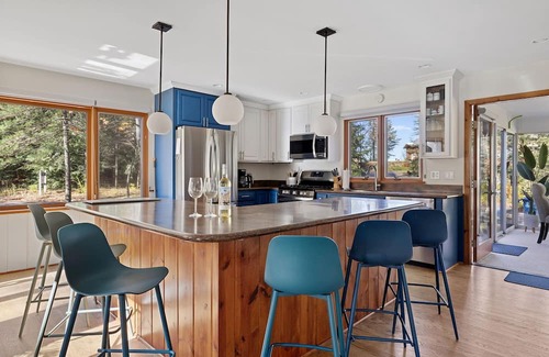 Michiana Apartamento | Juniper Presents: 2 Dream Homes=2 Kitchens, 6 Bds 6BAs, Bikes, 2min WalktoBeach