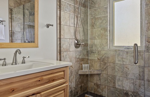 Michiana Apartamento | Juniper Presents: 2 Dream Homes=2 Kitchens, 6 Bds 6BAs, Bikes, 2min WalktoBeach