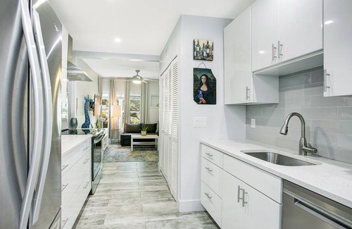 South Eola Casa | Lake View, Cozy bungalow, Amazing location, Plants, Private, Pet friendly!