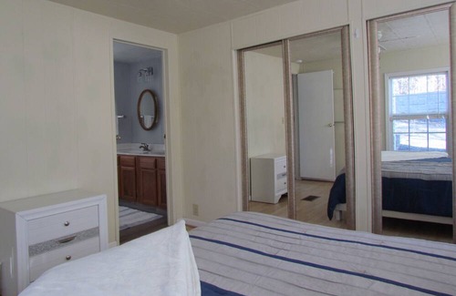 New London Casa | The Peaceful Cove Home - Badin Lake Home, Cottage and boat for rent!