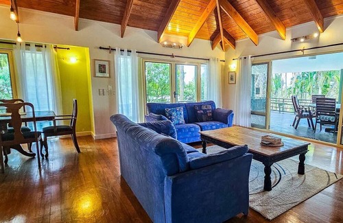 Muri Cabina | 5-Bed Family Oasis: Private Lodge with Pool, Sleeps14 in 3 Apartments, Free WIFI