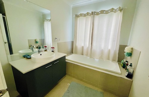 Werribee Casa | Cheerful place with one bedroom