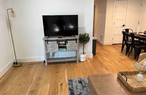 McNeil Casa | Sleeps 12, Fast Wi-Fi, EV Charger, Remote Worker