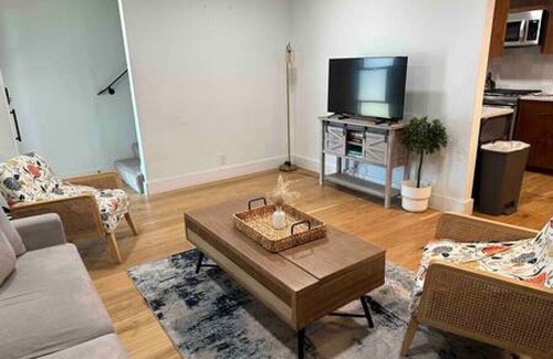 McNeil Casa | Sleeps 12, Fast Wi-Fi, EV Charger, Remote Worker