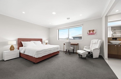 Werribee Casa | 4BR gateaway werribee SPA House