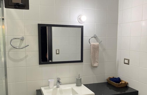 Zona 8 Apartamento | Luxury Cayala 2BR/2BA suite w/sunlit balcony near US Embassy, modern amenities.