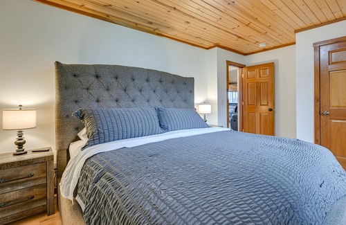 Holcombe Cabina | Waterfront Holcombe Getaway w/ Game Room!
