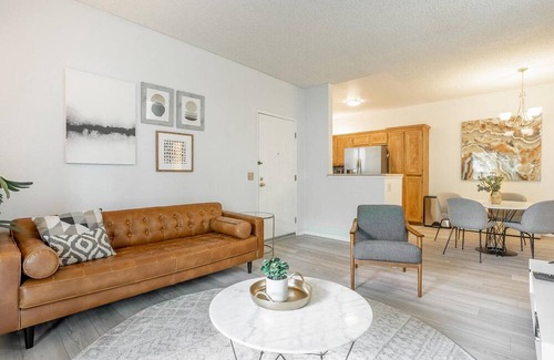 Fremont Apartamento | Inviting Fremont 2BR w/ Pool, Parking & Balcony, nr Park, by Blueground