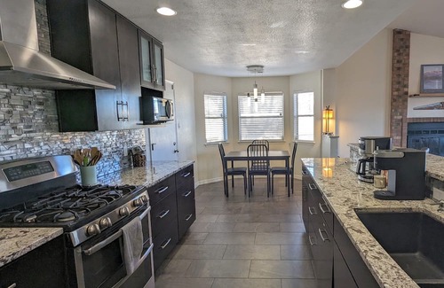 Rio Rancho Casa | BIG SKY with Balloon & Mountain Views - Private Home 3BD 2BA