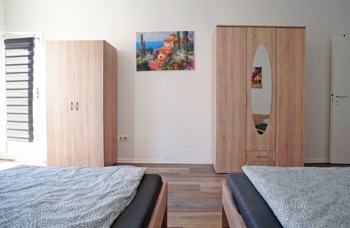 Marxloh Casa | Neu Sanierte Monteurzimmer 1-8 Personen