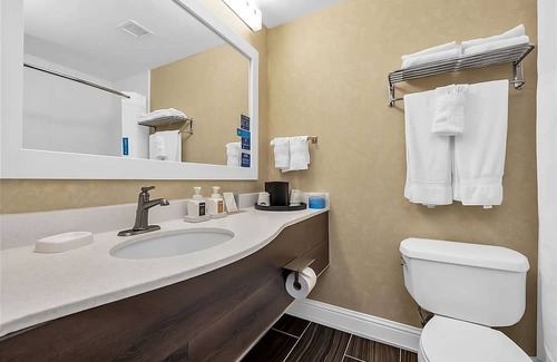 Vacaville Casa | Best Place For The Whole Family! Pool, Pets Allowed, Close to Three Oaks Park!
