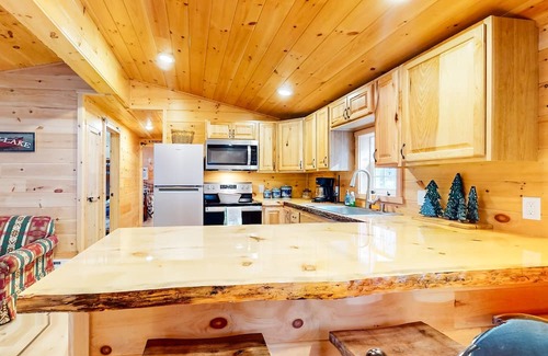 Long Lake Casa | Tree-lined lakefront cottage close to marina with partial AC - dog-friendly