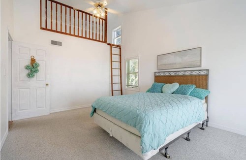 Harwich Cabaña | Lake Erie Waterfront Cottage w/firepit, 5 min from erieau beach .