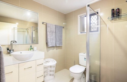 Sunnybank Apartamento | Entire 1 Bedroom Place, Restaurants and Train! 21441O